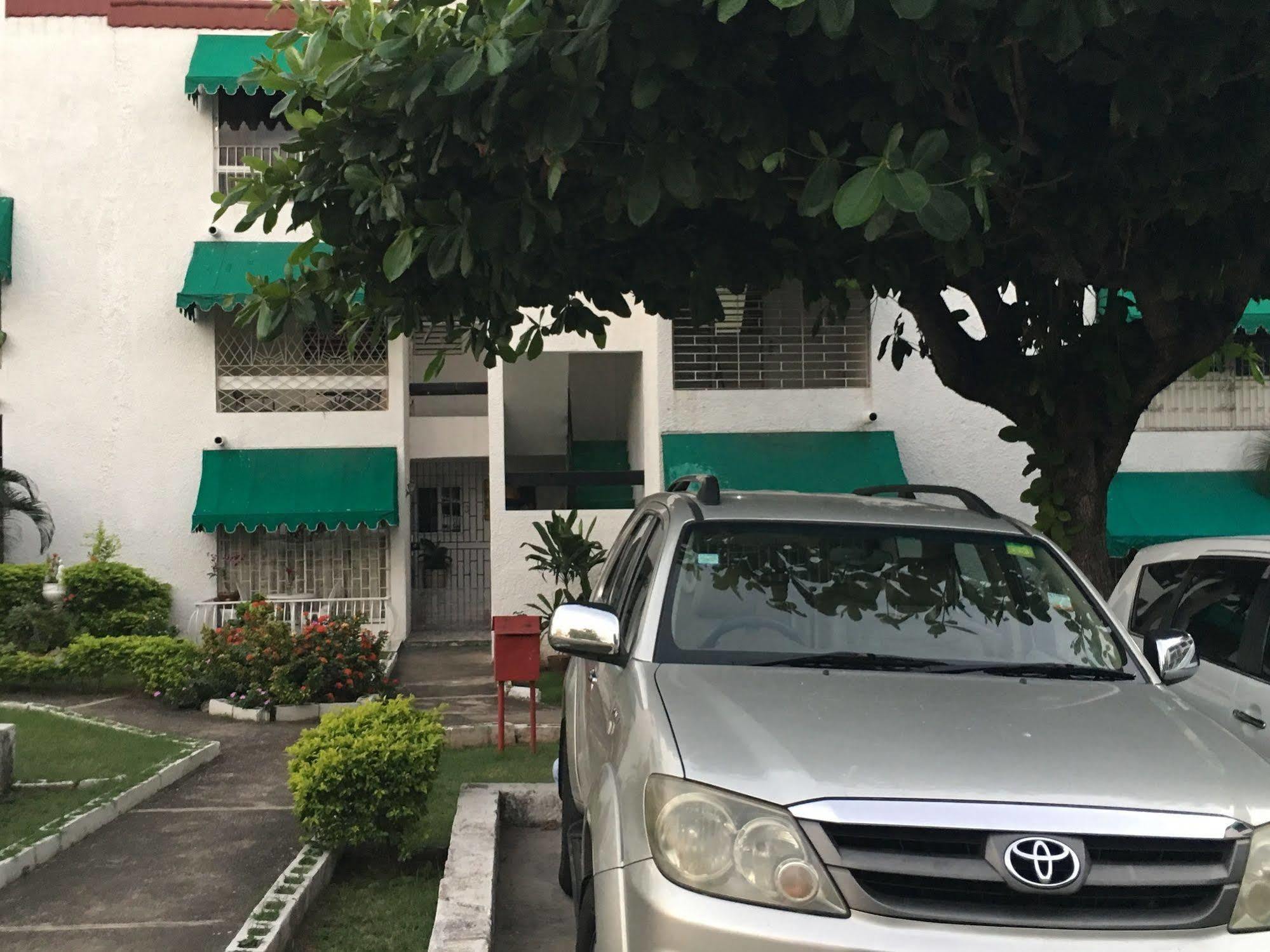 Abacus Jamaica The Zana Suites Kingston Exterior foto