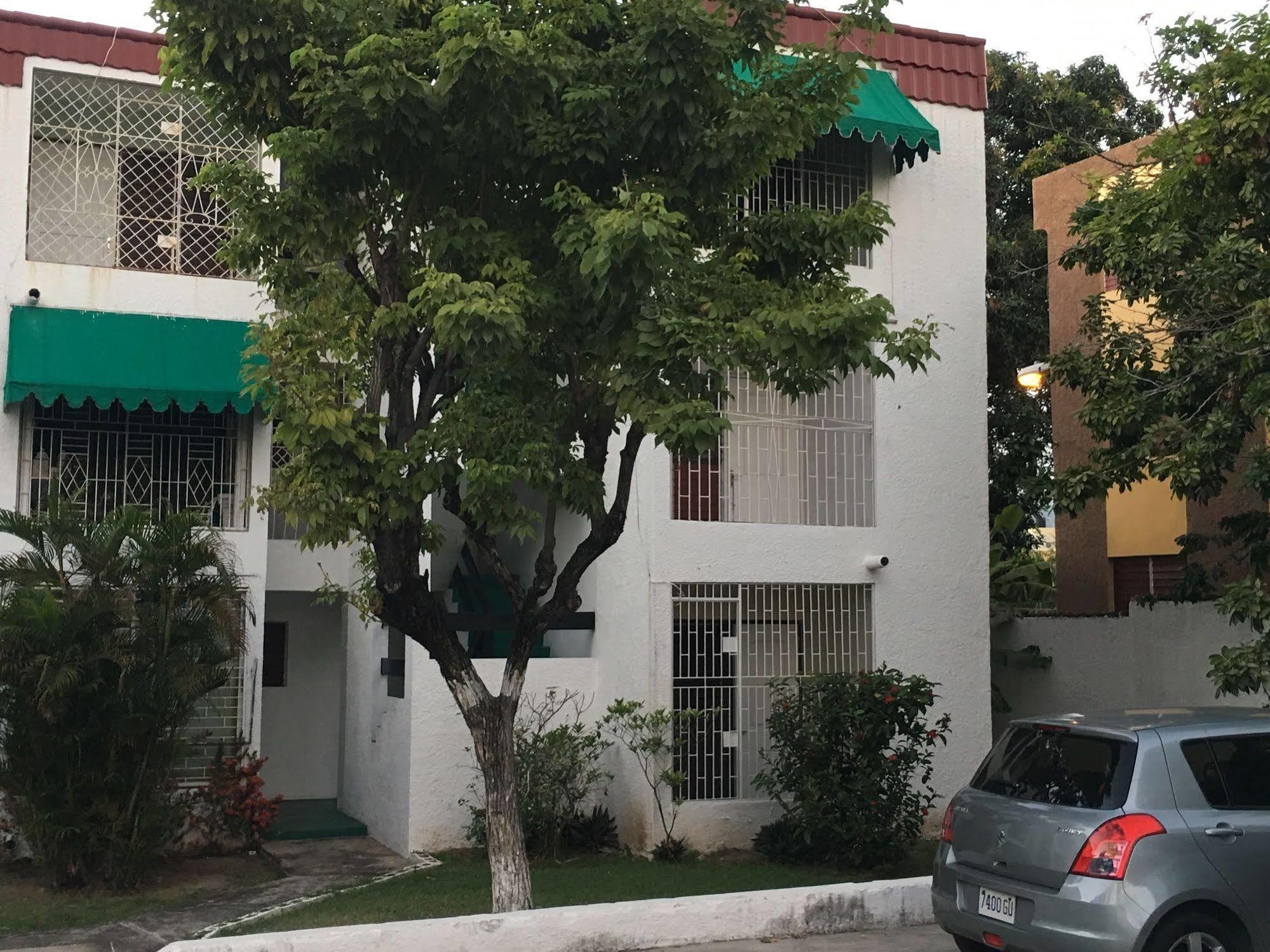 Abacus Jamaica The Zana Suites Kingston Exterior foto